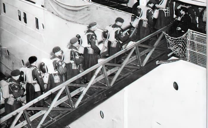 Members of 191 RCEME Workshop embarking a US Troopship bound for Pusan, Korea (April 1951)
