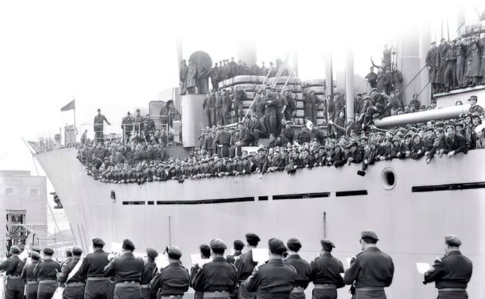 2 PPCLI aboard the USNS Martinez bound for Pusan, Korea (November 1950)