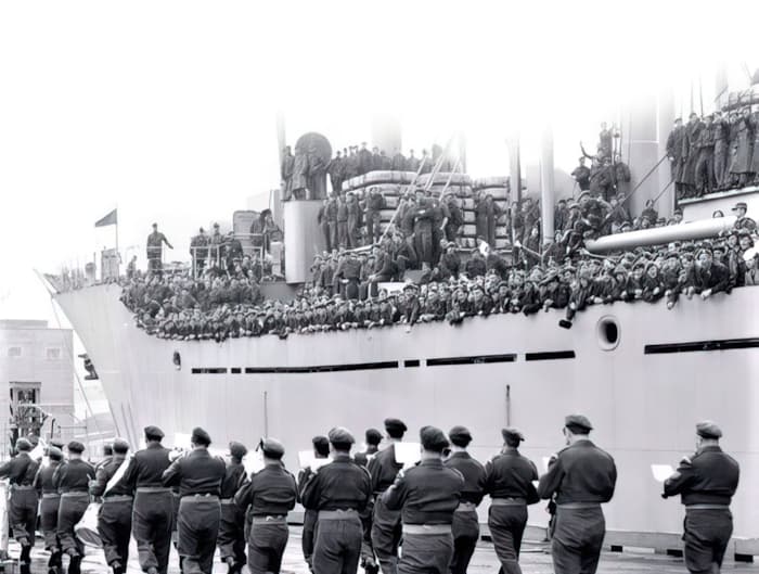 Le PPCLI à bord du Navire de la marine américaine Martinez en route pour Pusan, Corée (novembre 1950)